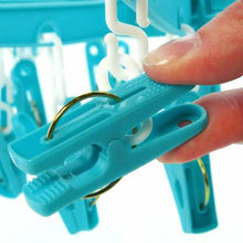 360-degree rotatable hanger with 24 clips for efficient drying.