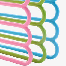 Assorted 5-layer plastic hangers with space-saving design