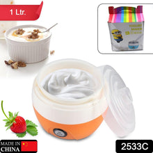 Automatic yogurt maker machine with plastic container.